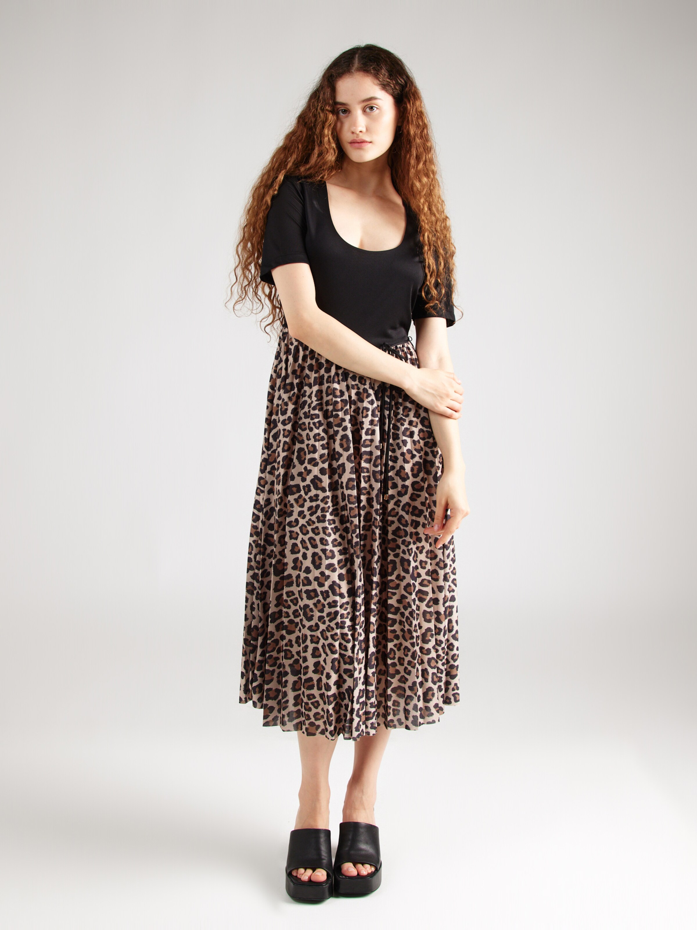 ABOUT YOU Jurk Martha in Gemengde Kleuren Zwart ABOUT YOU