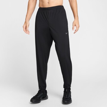 NIKE Tapered Sporthose in Schwarz: Vorderseite