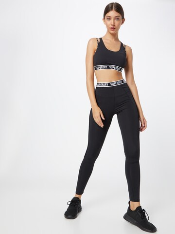 Skinny Pantaloni sportivi di Superdry in nero