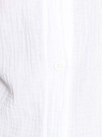 SASSYCLASSY Blouse in White