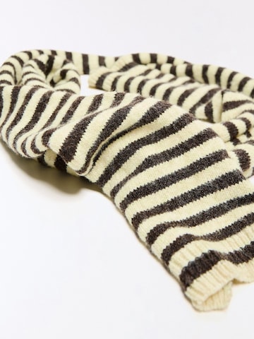 Bershka Kaulaliina värissä keltainen