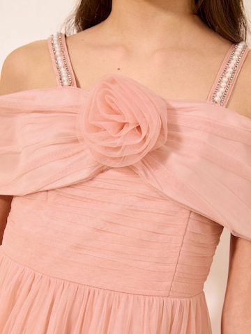Robe Lipsy en rose