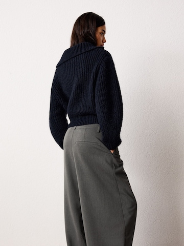 Bershka Широка кройка Панталон в сиво