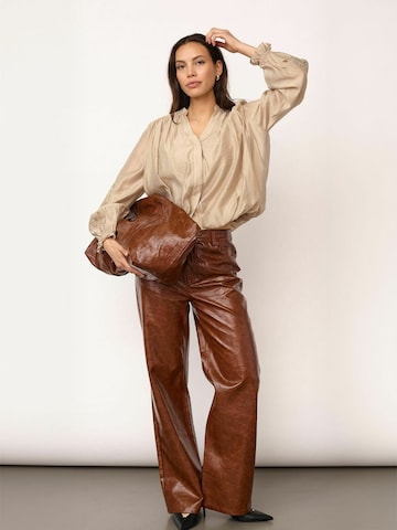 co'couture - Camisa ' DelinCC ' em bege: frente
