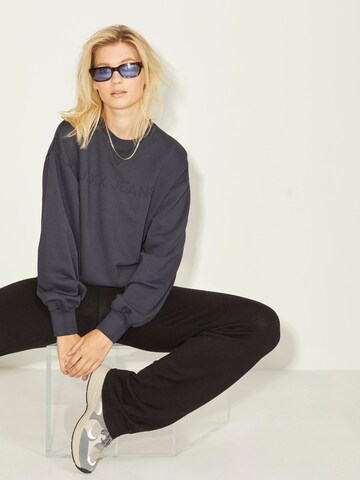 JJXX Sweatshirt 'Dee' in Grau