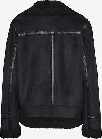 VERO MODA Between-Season Jacket 'Vega' in Black