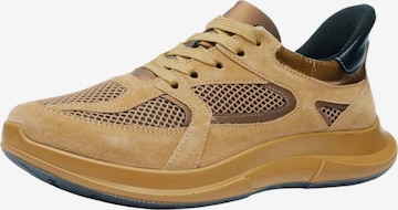 Baskets basses ARA en marron : devant