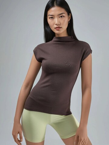 Busem Blouse in Bruin: voorkant