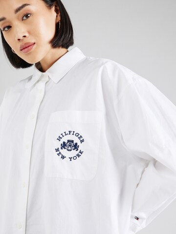 TOMMY HILFIGER - Blusa 'VARSITY' en blanco