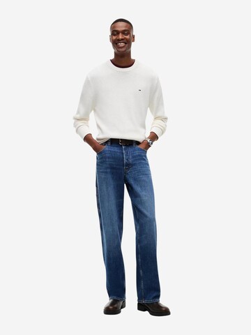 Pull-over Tommy Jeans en blanc