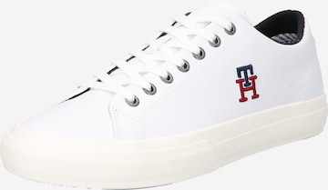 Baskets basses TOMMY HILFIGER en blanc : devant