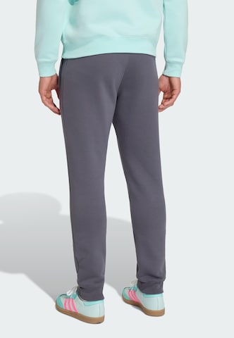 ADIDAS ORIGINALS - Tapered Pantalón 'Messi' en gris