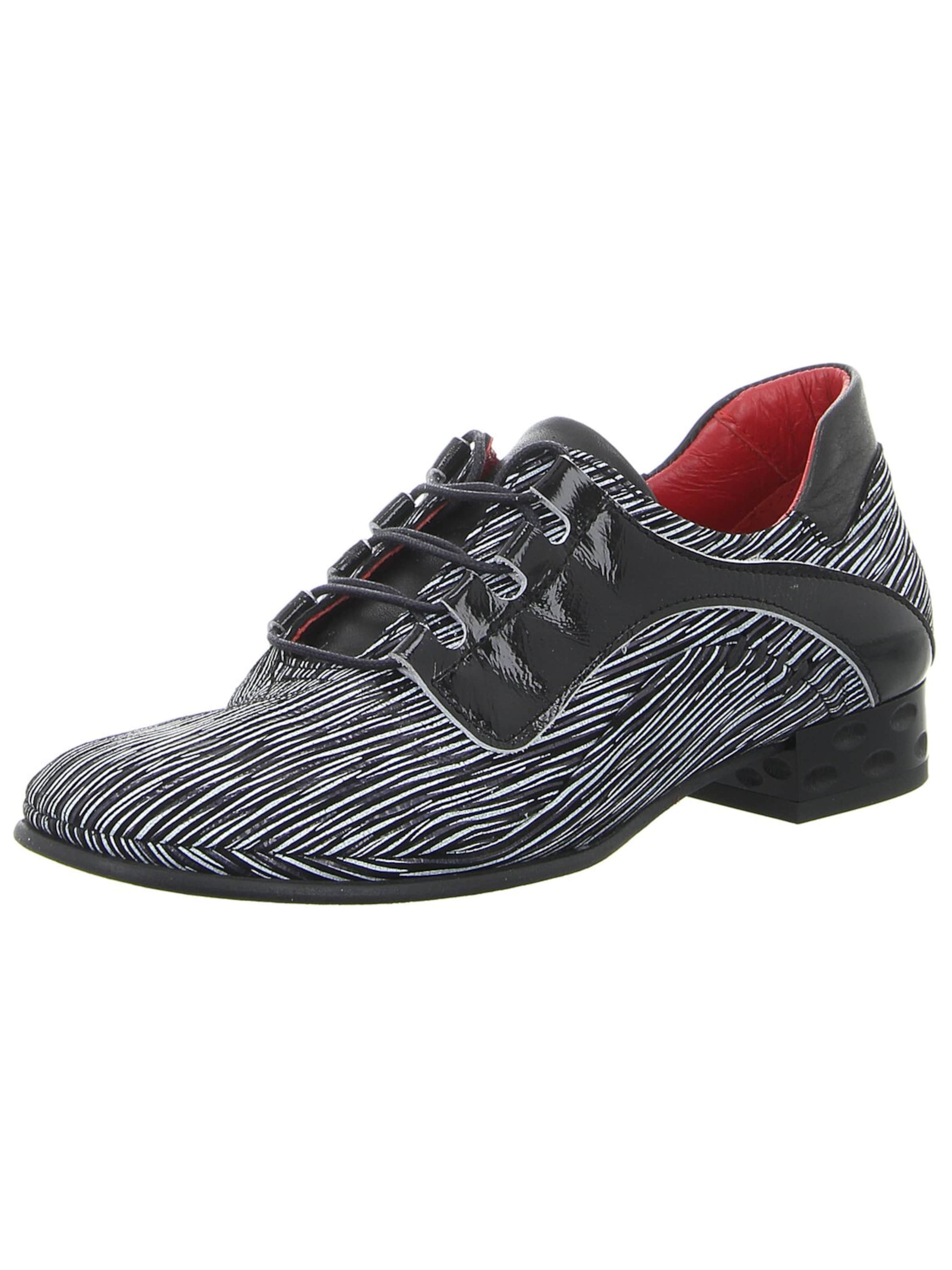 Simen Lace-Up Shoes in Black: front