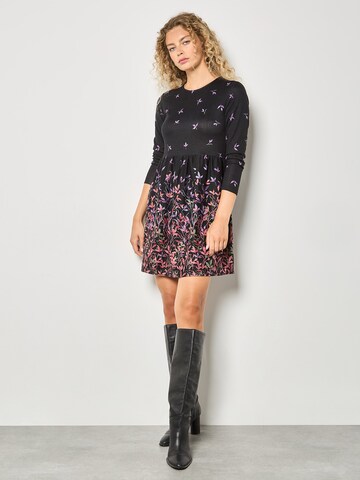 Robe Apricot en noir