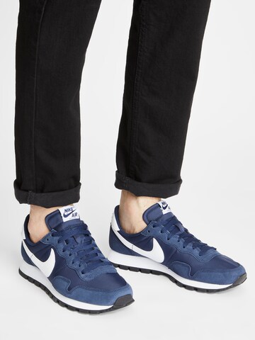 Baskets basses 'AIR PEGASUS 83' Nike Sportswear en bleu : devant