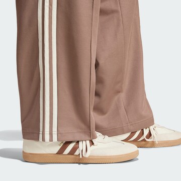 ADIDAS ORIGINALS Baggy Παντελόνι 'Adicolor Firebird' σε καφέ