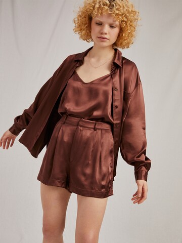 A LOT LESS Loose fit Pleat-Front Pants 'Valentina' in Brown: front