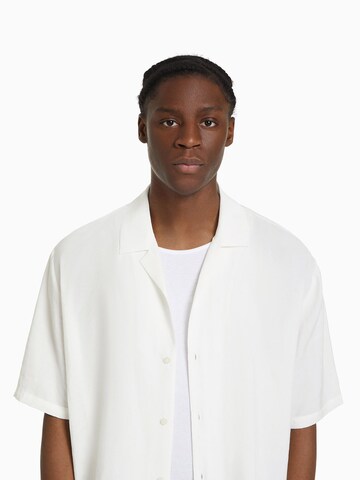 Bershka Regular Fit Skjorte i hvid