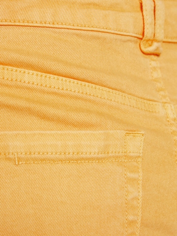 Bershka Regular Jeans in Yellow