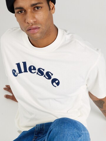 Tricou 'Vinnio' de la ELLESSE pe alb