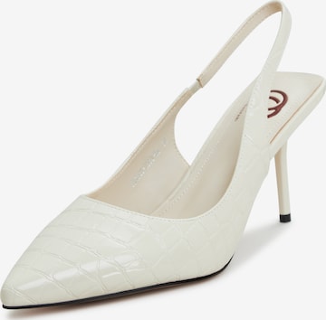 Escarpins CESARE GASPARI en beige : devant