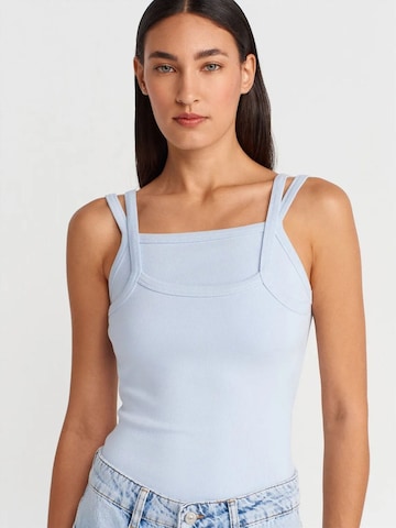 Dilvin Top in Blue: front