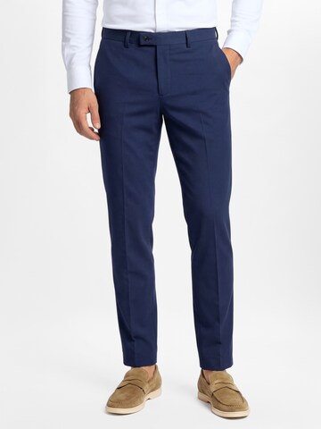 Coupe slim Pantalon à plis Finshley & Harding London en bleu : devant