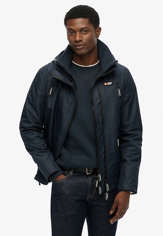 Veste mi-saison 'Mountain' Superdry en noir : devant
