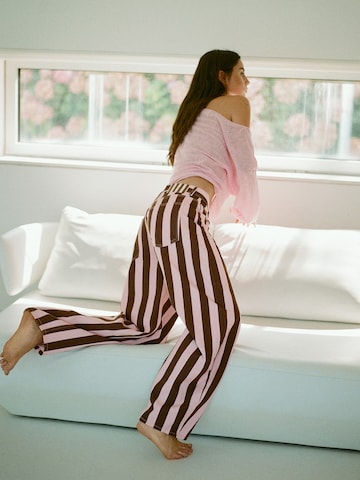 Pull&Bear Barrel Jeans in Pink