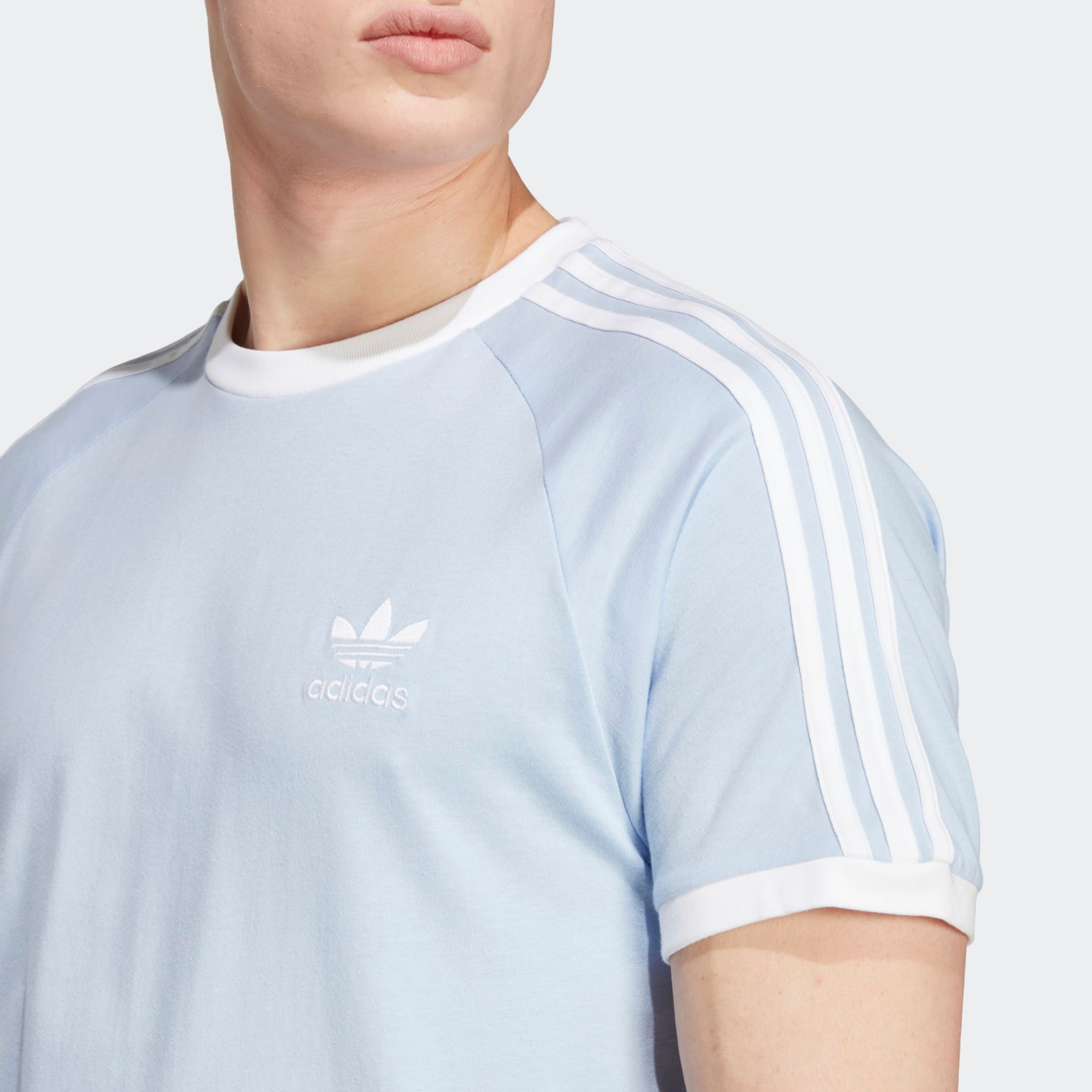 T Shirt ADIDAS ORIGINALS en Bleu Clair ABOUT YOU