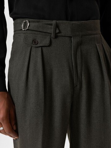 Tapered Pantaloni con pieghe di Antioch in grigio