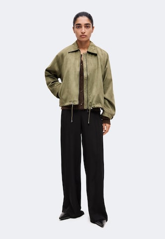 Wide leg Pantaloni con pieghe di Lindex in nero