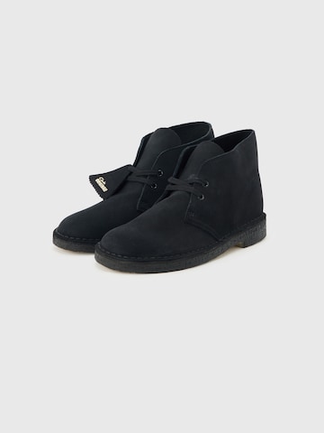 Botine Chukka de la Clarks Originals pe negru
