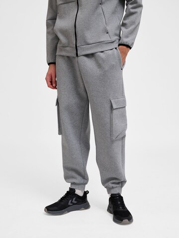Hummel Tapered Cargo trousers in Grey