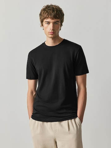 Next - Camiseta 'Essential' en negro: frente