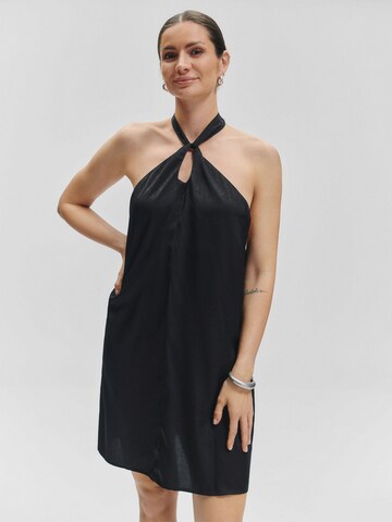 De Roos Dress in Black: front