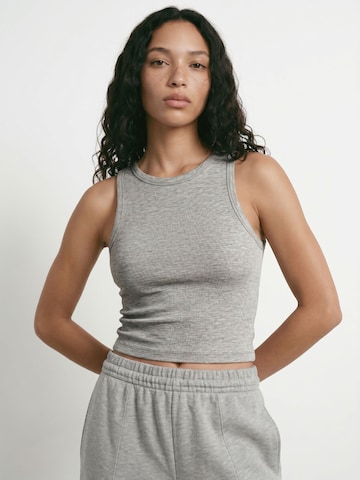 Top 'Felicia' di HYPEDROP in grigio: frontale