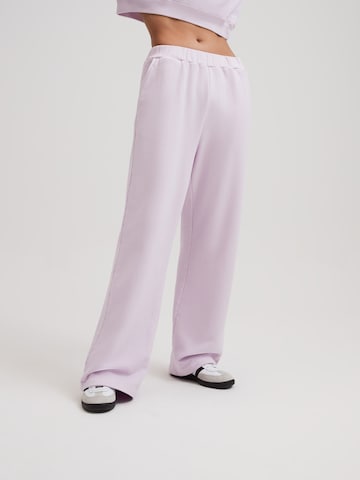 RÆRE by Lorena Rae Wide leg Pants 'Paola' in Purple: front