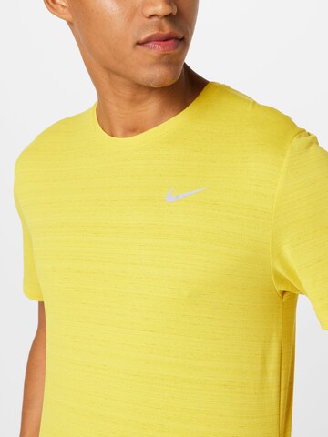 T-Shirt fonctionnel 'Miler' NIKE en jaune