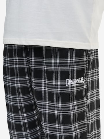 Regular Pantaloni 'Bache' de la LONSDALE pe negru