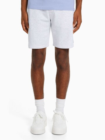 Bershka Regular Shorts in Grau: Vorderseite