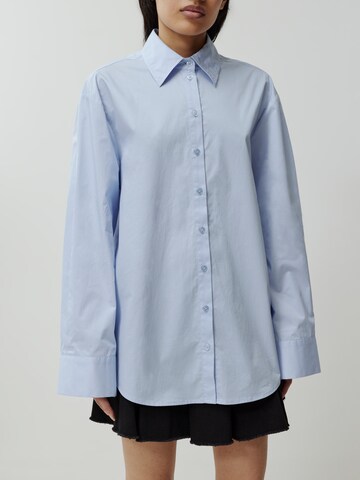 EDITED Blouse 'Mica' in Blauw: voorkant