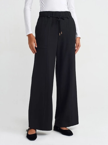 Dilvin Wide leg Pants in Black: front