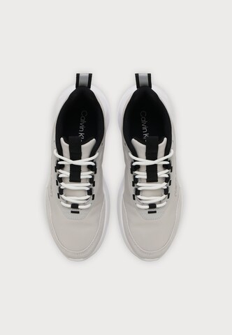 Calvin Klein Sneaker 'ESS' in Grau
