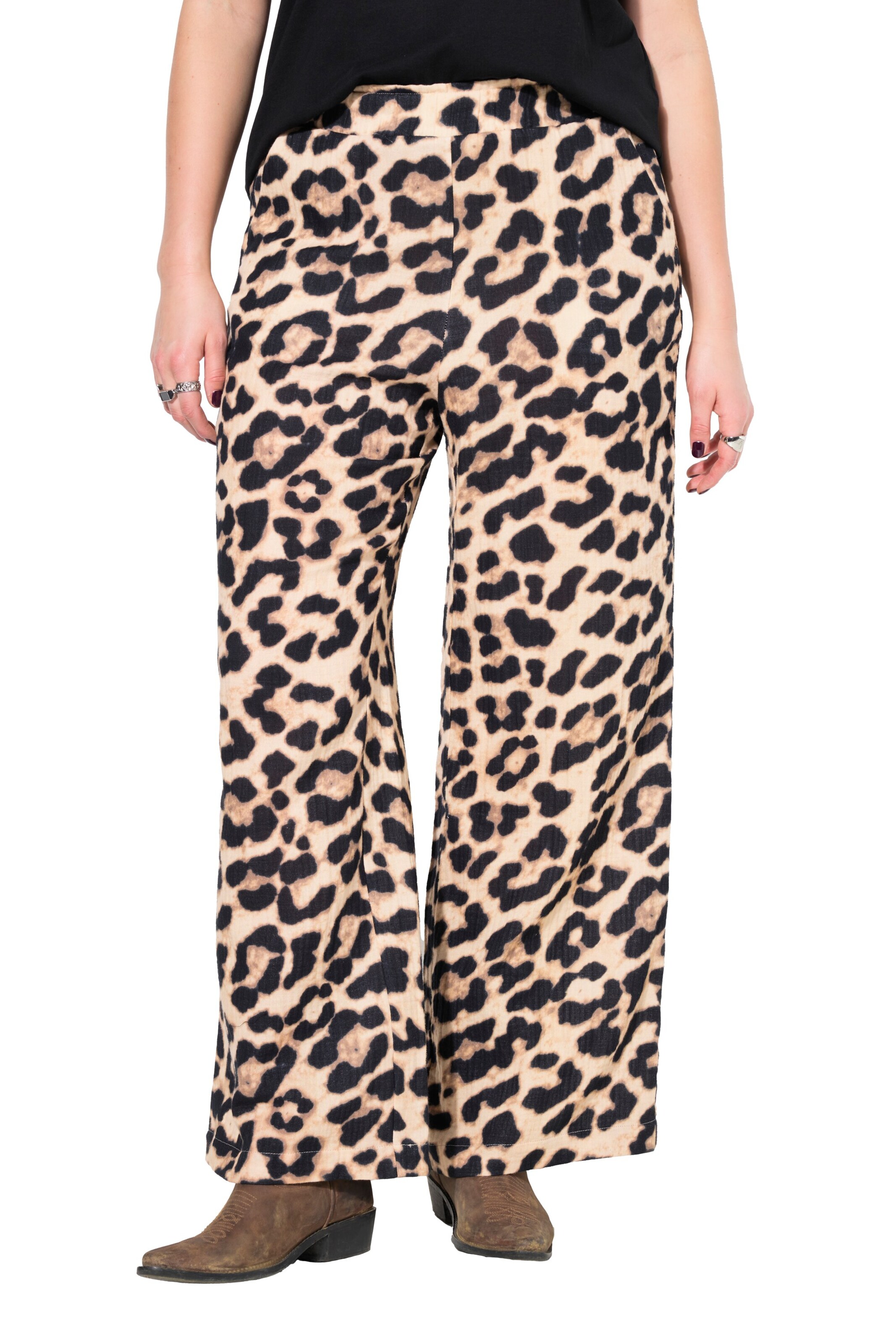 Studio Untold Wide leg Trousers in Beige: front