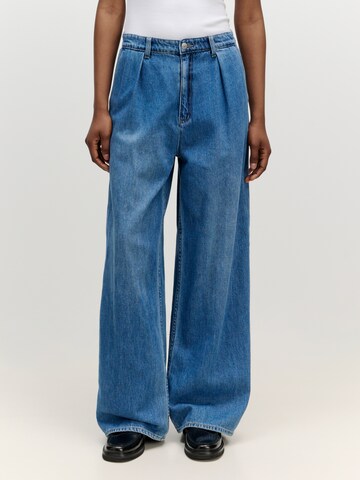 EDITED Wide leg Jeans 'Juno' in Blue: front