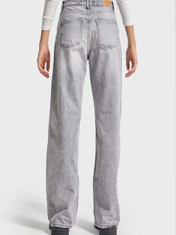 IT'S BASIC Regular Jeans 'Straight High Rise Jeans' in Grijs