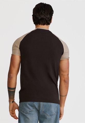 SikSilk - Camiseta en marrón