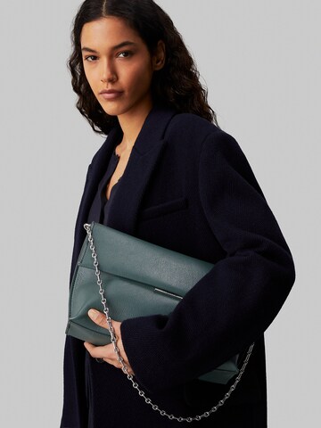 Calvin Klein Crossbody Bag in Green: front