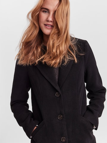 VERO MODA Ανοιξιάτικο και φθινοπωρινό παλτό 'Calacindy' σε μαύρο